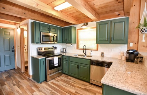 Flat Hollow Marina Casa | Whatever Floats Your Boat! Norris Lake Waterfront w/ Private Dock Sleeps 15