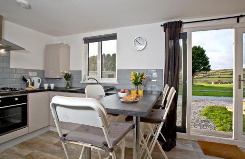 Helford Passage Apartamento | Wheal Amelia- Beautifully Fitted Wooden Lodge Helston Cornwall
