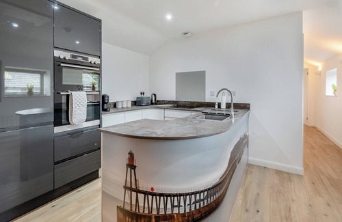 Whitby Cabaña | Wheel House - UK41247