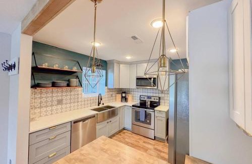 Lake Ozark Casa | Wheelhouse Wonderland Lakefront Luxury Condo
