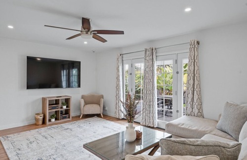 Loma Alta Apartamento | Wheels, Waves & Game Night Retreat