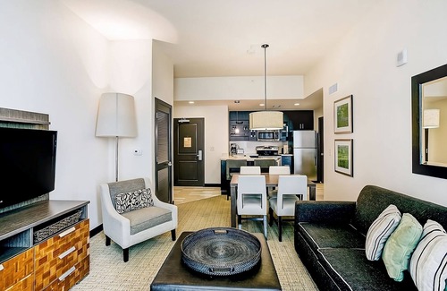 Northeast Virginia Beach Hotel | Where Beach Memories Begin! Fully-equipped Kitchen, Swimming Pool, Ocean Front!