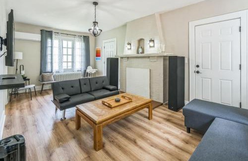Wilkinsburg Casa | Where Classic Charm Meets Modern Serenity