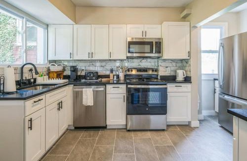 Wilkinsburg Casa | Where Classic Charm Meets Modern Serenity