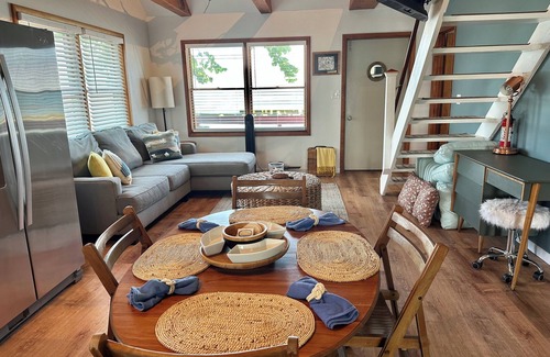 South Butler Casa | Where the Road Ends, Adventure Begins-Sunset Views&Kayaks at a Boat-Only Hideout