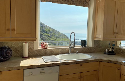Yachats Casa | Where Views, Stars & Wildlife Meet: Your Secluded Cliffside Escape Awaits!