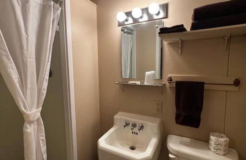 Bonesteel Cabina | Whetstone Bay Lodge Room 4 - Sleeps 4