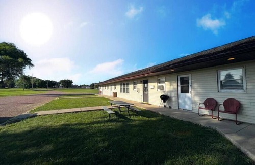 Bonesteel Cabina | Whetstone Bay Lodge Room 4 - Sleeps 4
