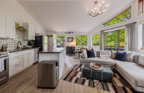 Clinton Cabina | Whidbey Island A-Frame 2BR | Beach Access | Sauna