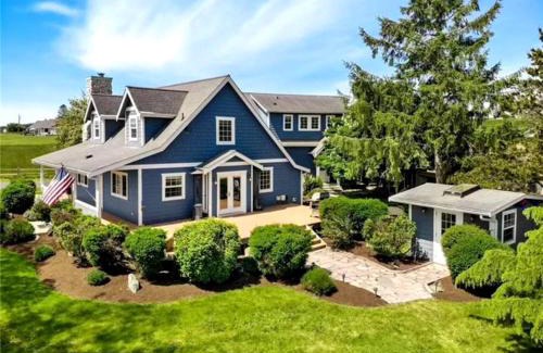 Oak Harbor Casa | Whidbey Island Retreat - Oceanfront with Hot tub
