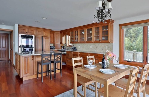 Langley Casa | WhidbeyBeachHouse, Oceanfront Getaway on Private Beach 3BR·Office·fuboTV
