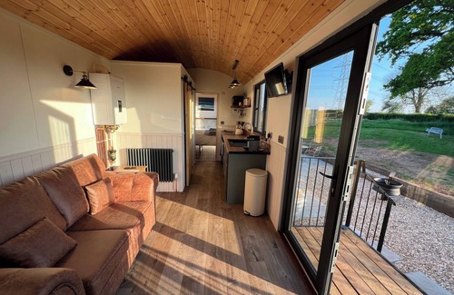 Clyst Saint Lawrence Cabina | Whimple Shepherd Hut, Sleeps 2, Wood Fire & Garden