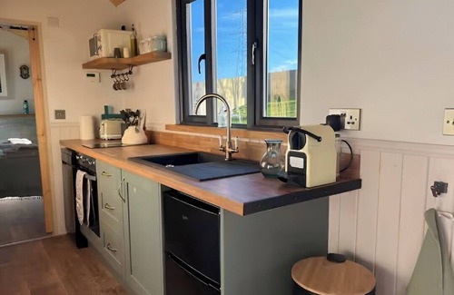 Clyst Saint Lawrence Cabina | Whimple Shepherd Hut, Sleeps 2, Wood Fire & Garden