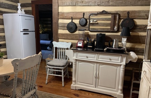 Stokes Cabina | Whimsical 1800’s cabin near dan river, belews lake, golfing, hanging rock hiking