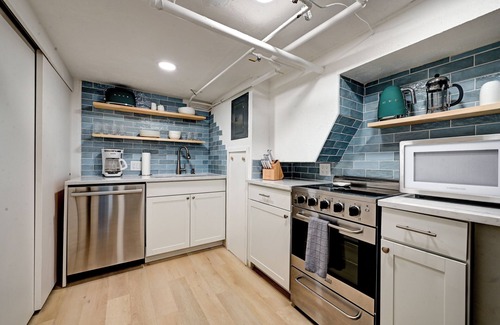 City Park Apartamento | Whimsical Basement Wonderland