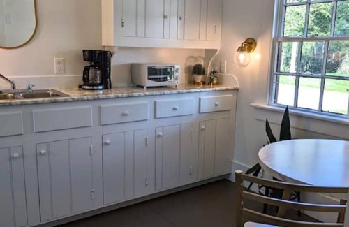 Dundee Cabaña | Whimsical Cottage w/ Pond View