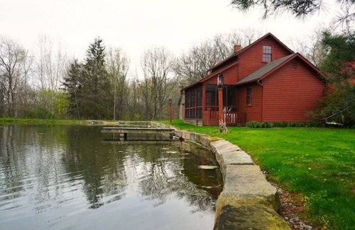 Dundee Cabaña | Whimsical Cottage w/ Pond View