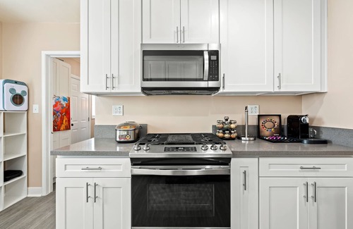 Westmont Casa | Whimsical Family Stay 10 Min Walk to PV Hospital