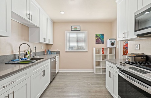 Westmont Casa | Whimsical Family Stay 10 Min Walk to PV Hospital
