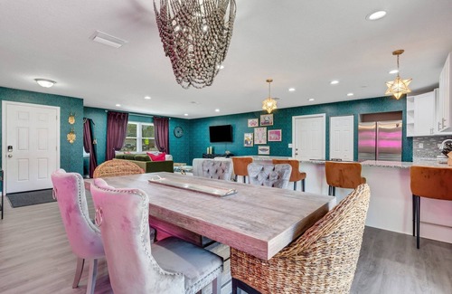 Lakeland Casa | Whimsical & Fun South Lakeland Home!