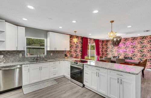 Lakeland Casa | Whimsical & Fun South Lakeland Home!