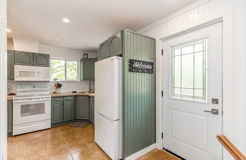 Huntsville Cabaña | Whimsical Muskoka Cottage in beautiful Hidden Valley
