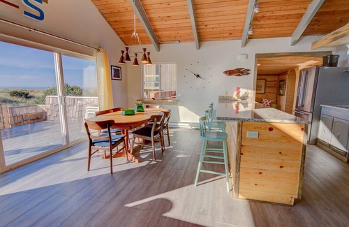 Bayshore Casa | Fun Ocean Front Home en una playa de arena en Waldport, Oregon! ¡NOCHE LIBRE!