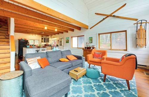 Stratton and Bromley Ski Areas Casa | Whimsical Winhall Cottage w/ Fire Pit!