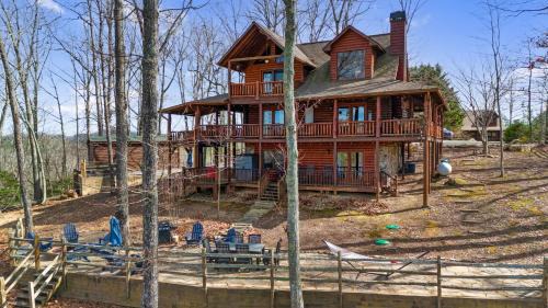 Mineral Bluff Casa | Whippoorwill Calling - Panoramic Mineral Bluff Cabin - Panoramic Views, Hot Tub, Nature Trail, Private Cul-De-Sac Home, Firepit,