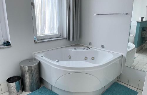 Radeberger Vorstadt Apartamento | Whirlpool & Relax Suite am Waldschlösschen