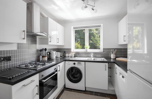 Worcester Casa | WhiskAwayHomes Pirie Avenue No. 2