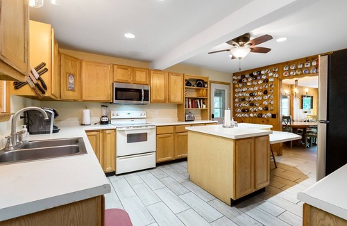 New Era Casa | Whiskey Creek Cottage | 8 Bed, 4 Bath
