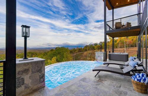 Sevierville Casa | Whiskey Ridge by AvantStay Infinity Pool, Hot Tub, Game Room, Panoramic Views
