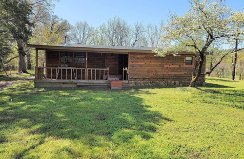 Mena Cabina | Whiskey Ridge Retreat a Cozy Pet and Family Friendly Getaway