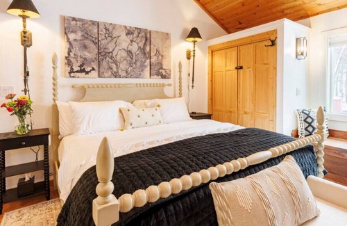 Pulaski Casa | Whiskey Roc Inn · Lakefront cabin with a view!