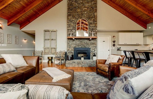 Barnardsville Casa | Whiskey Rock | Private Estate on 50 acres | 2 Ponds and Spectacular Views