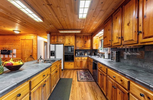 Truckee Cabina | Whiskey Springs by Avantstay Classic Cabin Near Tahoe Donner Ski Area!