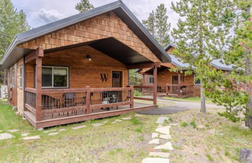 West Yellowstone Casa | Whiskey Springs Cabin