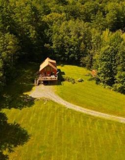 Chester Casa | WhiSki Cabin *12-acres with mountain views!*