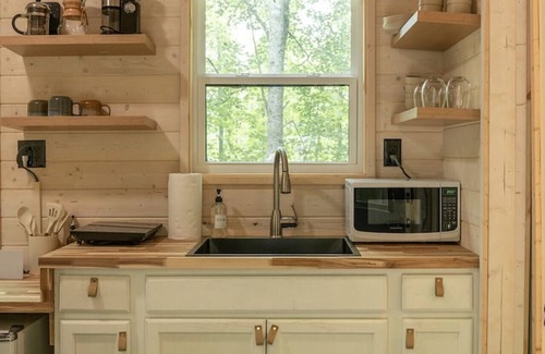Sylva Casa | "Whisper Woods" Resort | cozy, has sauna, near BRP