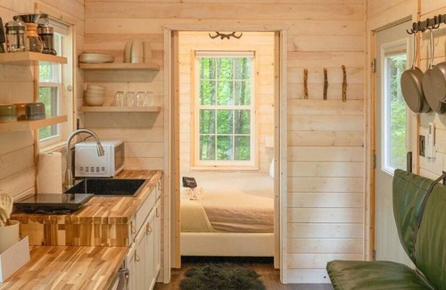 Sylva Casa | "Whisper Woods" Resort | cozy, has sauna, near BRP