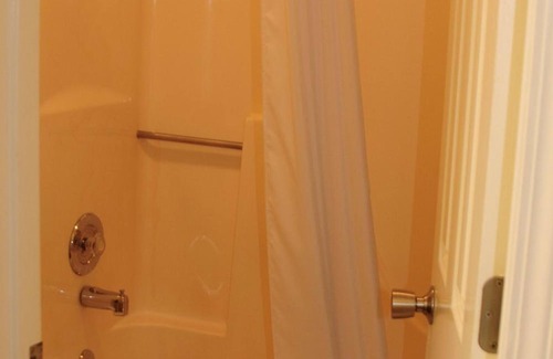 Branson Theater District Hotel | Whispering Hills Inn
