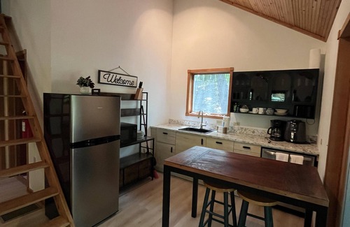 Covert Cabaña | Whispering Hills- pet friendly cabin with lake access