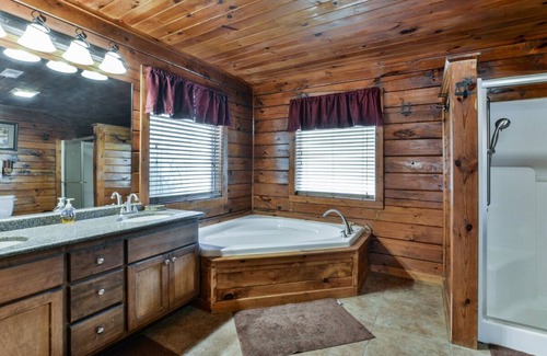 Branson Cedars Cabina | Retiro familiar - Bañera de hidromasaje - ¡Muchas comodidades!