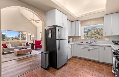 Paso Robles Casa | Whispering Oaks Cottage: Hot Tub Game Room Pets OK