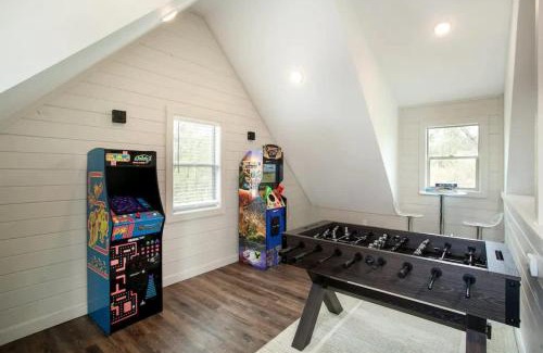Sevierville Casa | Whispering Pine - Arcade - Lake Perks
