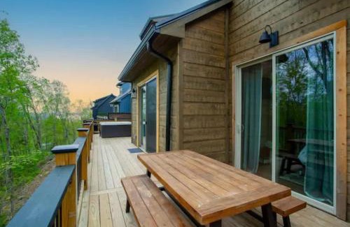Sevierville Casa | Whispering Pine - Arcade - Lake Perks
