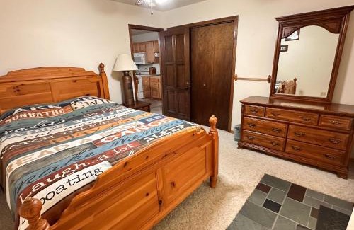 Auburn Cabina | Whispering Pines Auburn