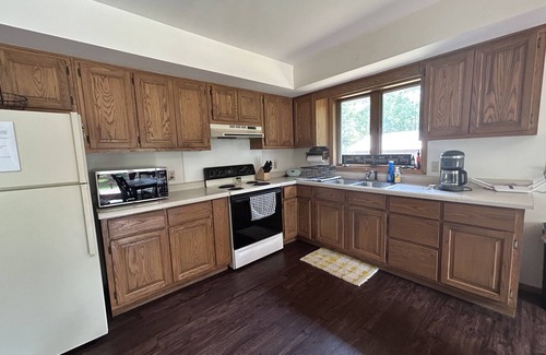 Sturgeon Bay Casa | Whispering Pines By The Bay, quiet seclusion near water and town