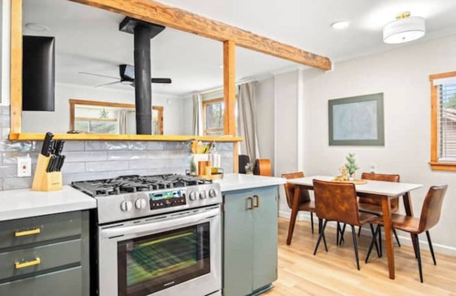 Mountainaire Cabina | Whispering Pines Cabin w/Hot Tub!